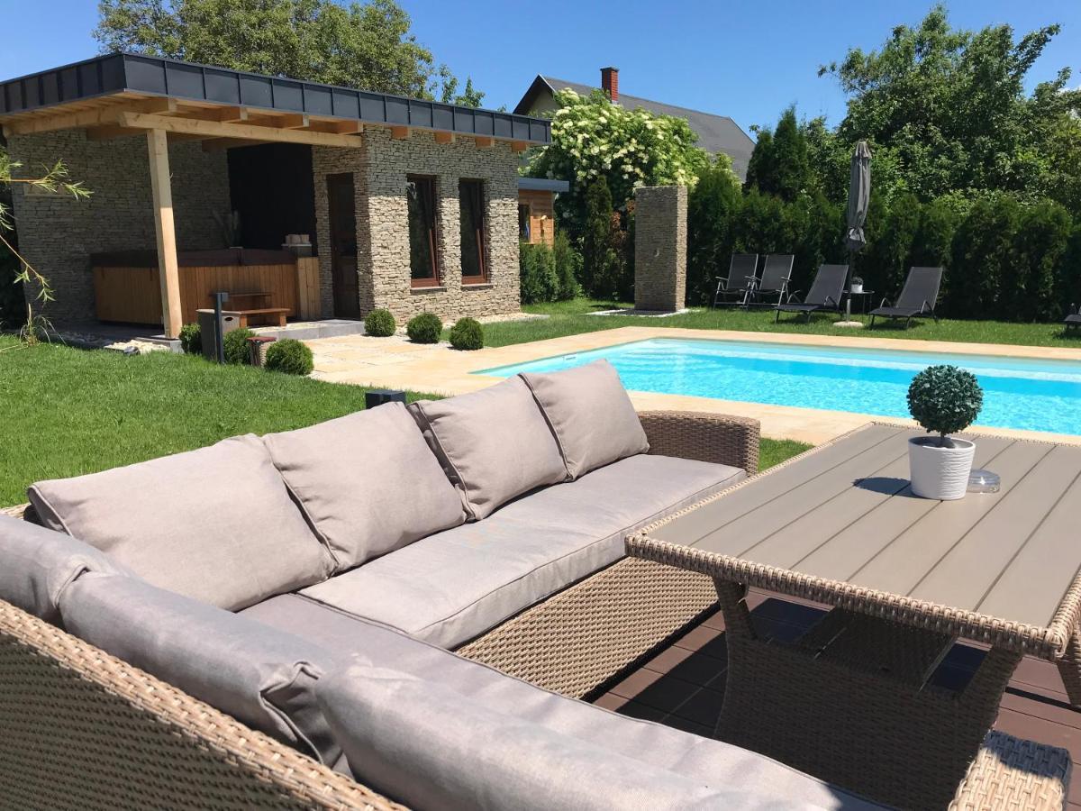 Villa Aruba & Private Spa Suites Keszthely Bagian luar foto