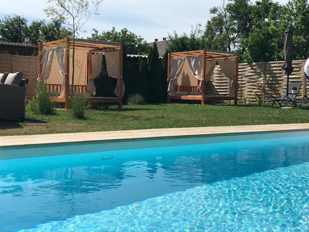 Villa Aruba & Private Spa Suites Keszthely Bagian luar foto