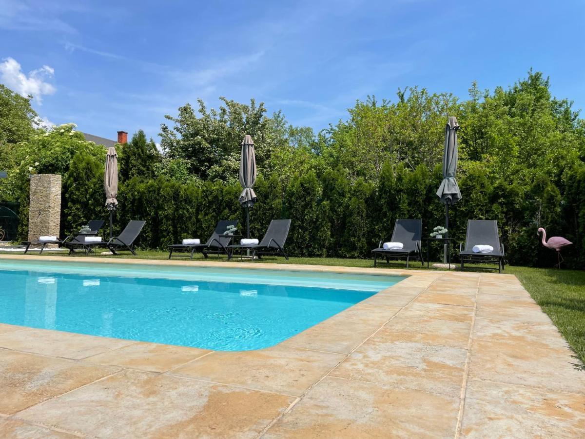 Villa Aruba & Private Spa Suites Keszthely Bagian luar foto