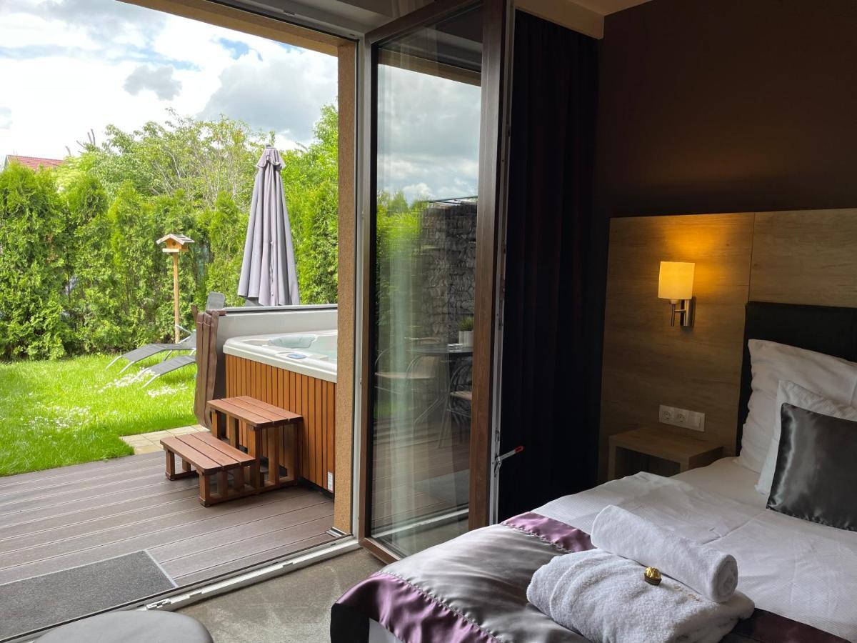Villa Aruba & Private Spa Suites Keszthely Bagian luar foto