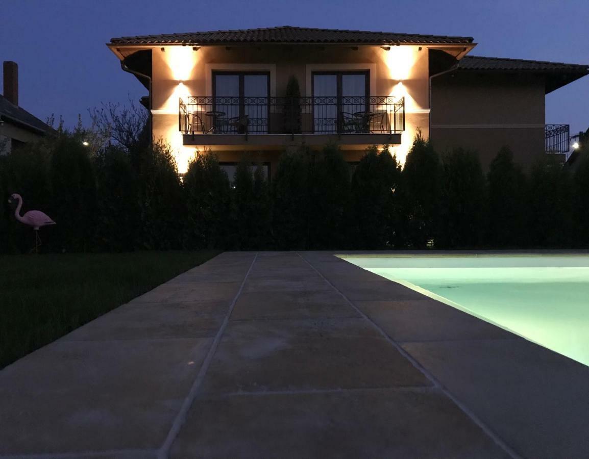 Villa Aruba & Private Spa Suites Keszthely Bagian luar foto