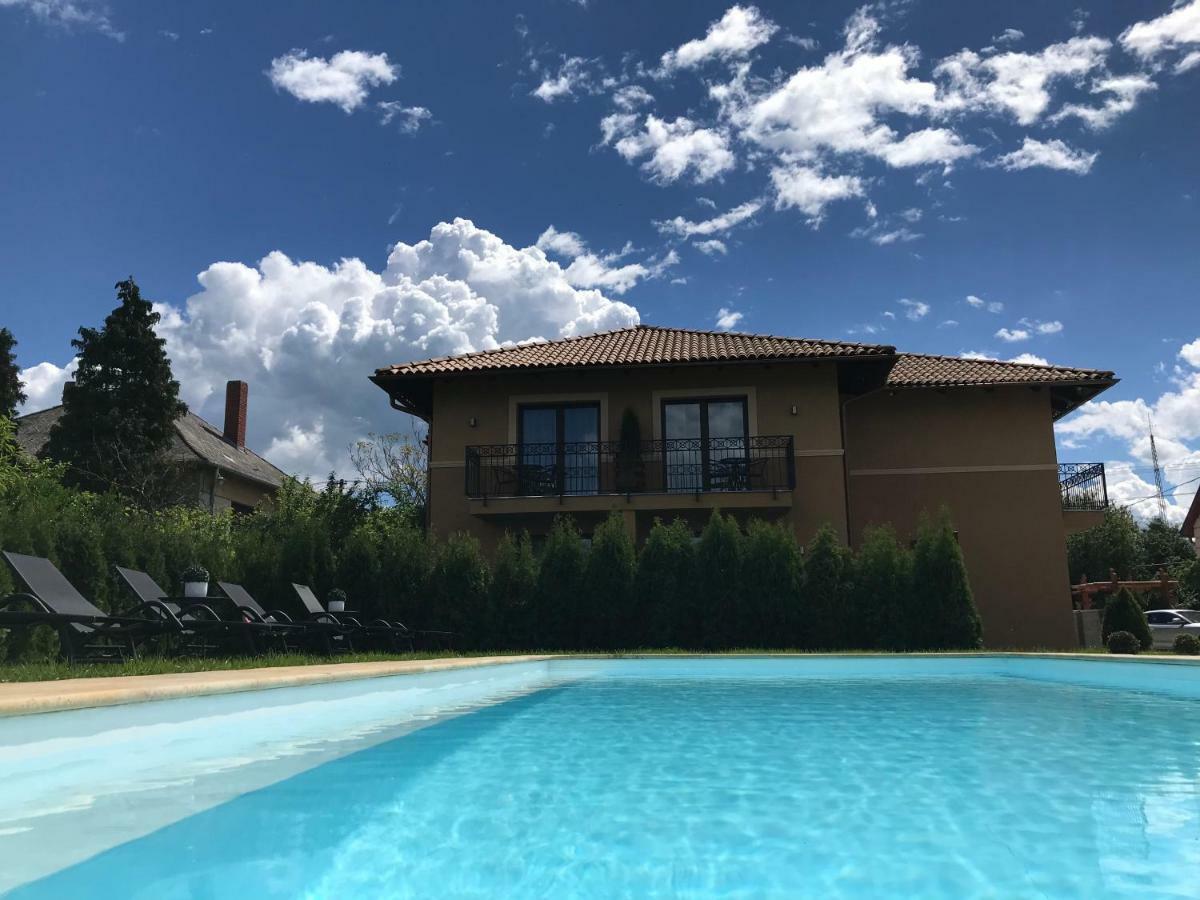 Villa Aruba & Private Spa Suites Keszthely Bagian luar foto